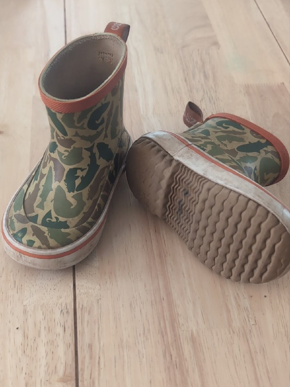 Grundéns Kids' Camo Rain & Snow Boots - Green with Orange Trim - Picture 3 of 4